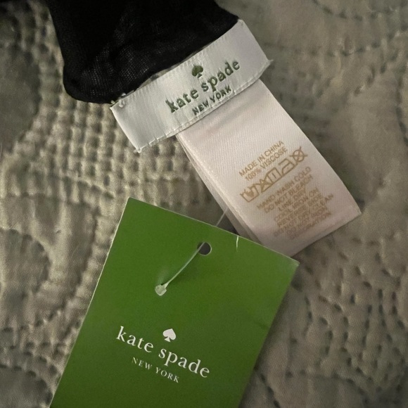 NWT Kate Spade Black White Iconic Bow Print Oblong Scarf - Picture 9 of 10